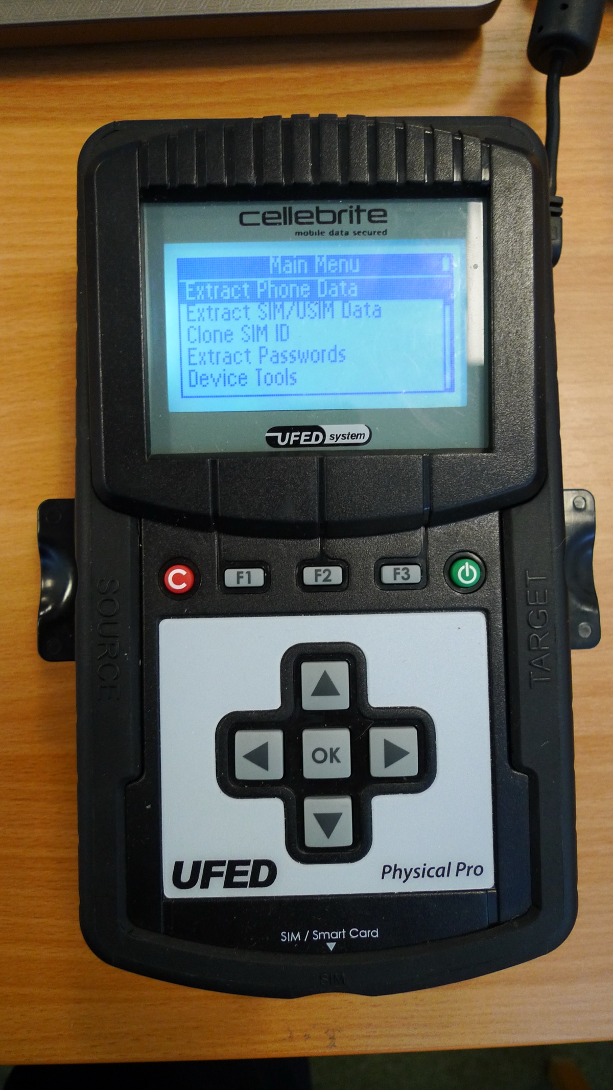 Cellebrite UFED Physical Pro — на экране меню извлечения данных